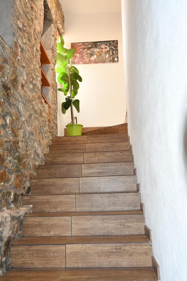 Casa Sara Villa Vilajuiga ภายนอก รูปภาพ